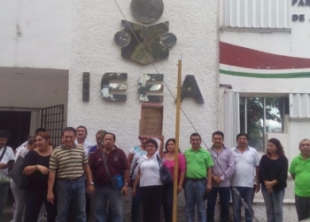 Trabajadores del IEEA reclaman Bono Sexenal
