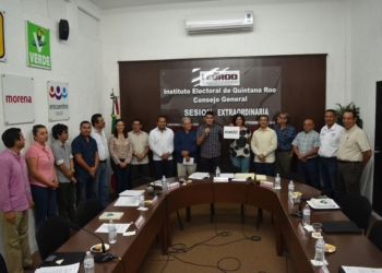 Premian a ganadores del nuevo logotipo que identificará al IEQROO