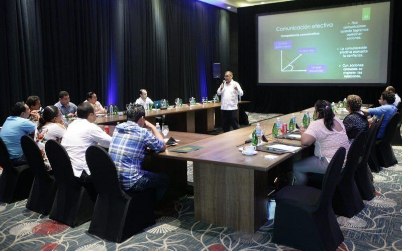 UQROO imparte capacitación a miembros del futuro cabildo de Isla Mujeres