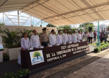 Encabeza Carlos Joaquín su primer acto cívico