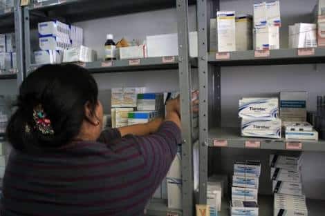 Corren a tres por cobrar servicios del Seguro Popular