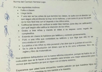 Padres de familia exigen destitución de «mañosa» maestra