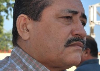 Echan a Javier Villanueva de la Sociedad de Padres de Familia