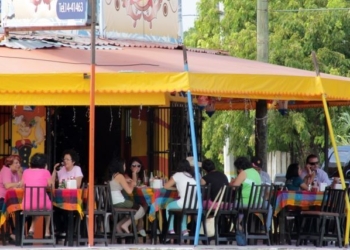 Restauranteros hacen su «agosto» con el cambio de poder en Quintana Roo