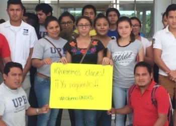 Alumnos de la UPB exigen el pago a sus maestros