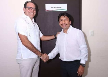 Carlos Joaquín empieza a acomodar sus piezas en los municipios