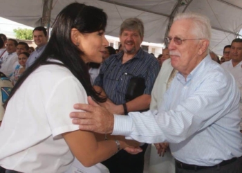 Destacan empresarios y cónsules experiencia de Laura Fernández