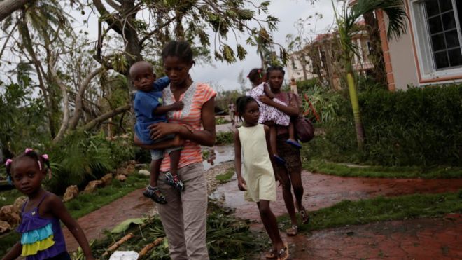 El huracán Matthew deja al menos 280 muertos y grandes destrozos a su paso por Haití