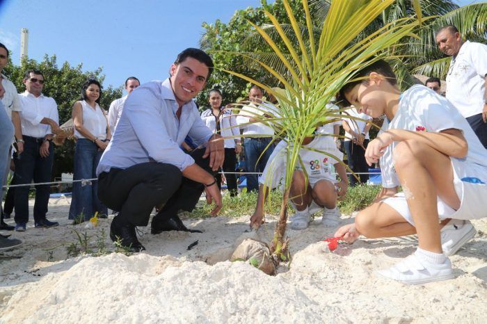 Remberto Estrada pone en marcha programa de nueva imagen de las playas de Cancún