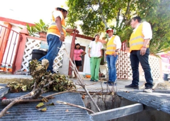 Supervisa el presidente Juan Carrillo mejoras en el alcantarillado de Isla Mujeres