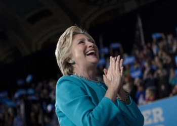 Logra Hillary simbólica victoria en la isla de Guam