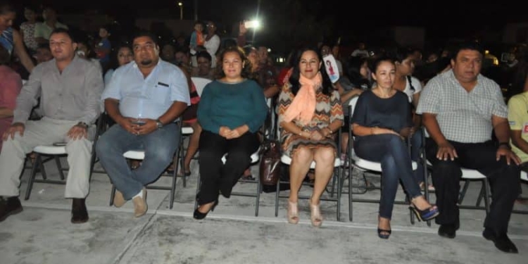 Pedro Moreno, Javier Osorio, La directora de CAM, Flora Casanova, Jacqueline Estrada Peña y Luis Echeverría Esquivel presenciaron los festejos del día de muertos.