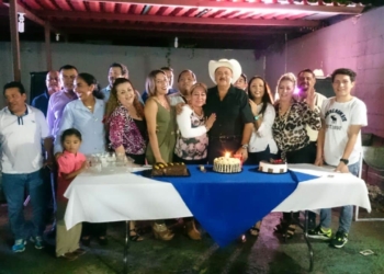 El «Zurdo» Luis Villaseñor celebra su cumpleaños número «cincuenta»