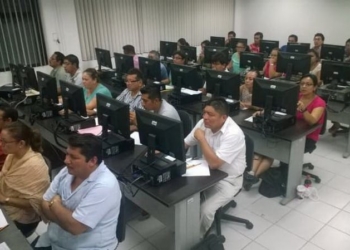 Dan esperanzas a maestros despedidos por incumplir evaluación docente