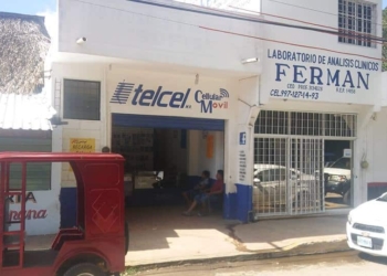 Atracan tienda de Celulares en la avenida principal