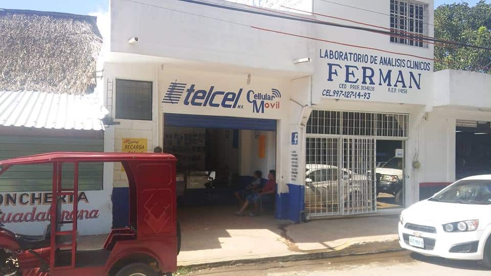 Atracan tienda de Celulares en la avenida principal
