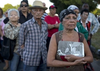 Largas filas para despedir a Fidel en la Plaza de la Revolución