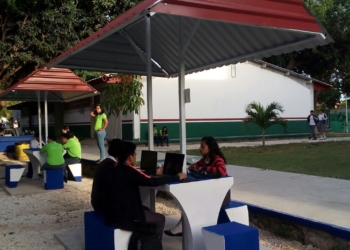 Innovadora Zona de Conectividad para alumnos del CBTIS 214