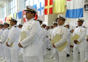 Armada de México celebra su día reconociendo la labor de los marinos
