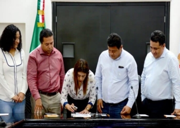Reciben diputados proyectos presupuestales 2017