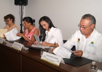 Suscribe Laura Fernández convenio de colaboración con el Ifeqroo