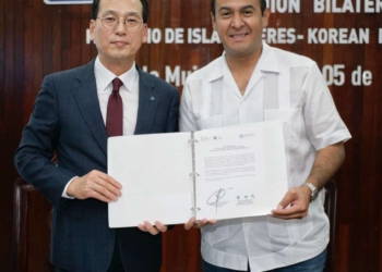  Firma Juan Carrillo acuerdo de colaboración con autoridades del medio ambiente de corea del sur