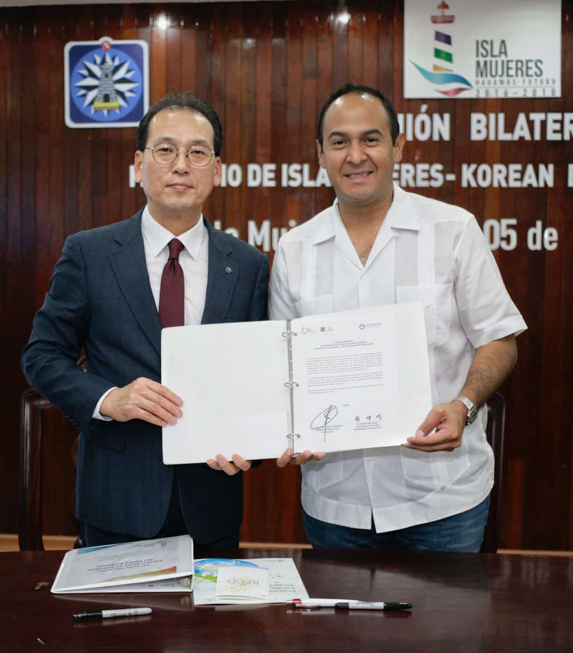  Firma Juan Carrillo acuerdo de colaboración con autoridades del medio ambiente de corea del sur