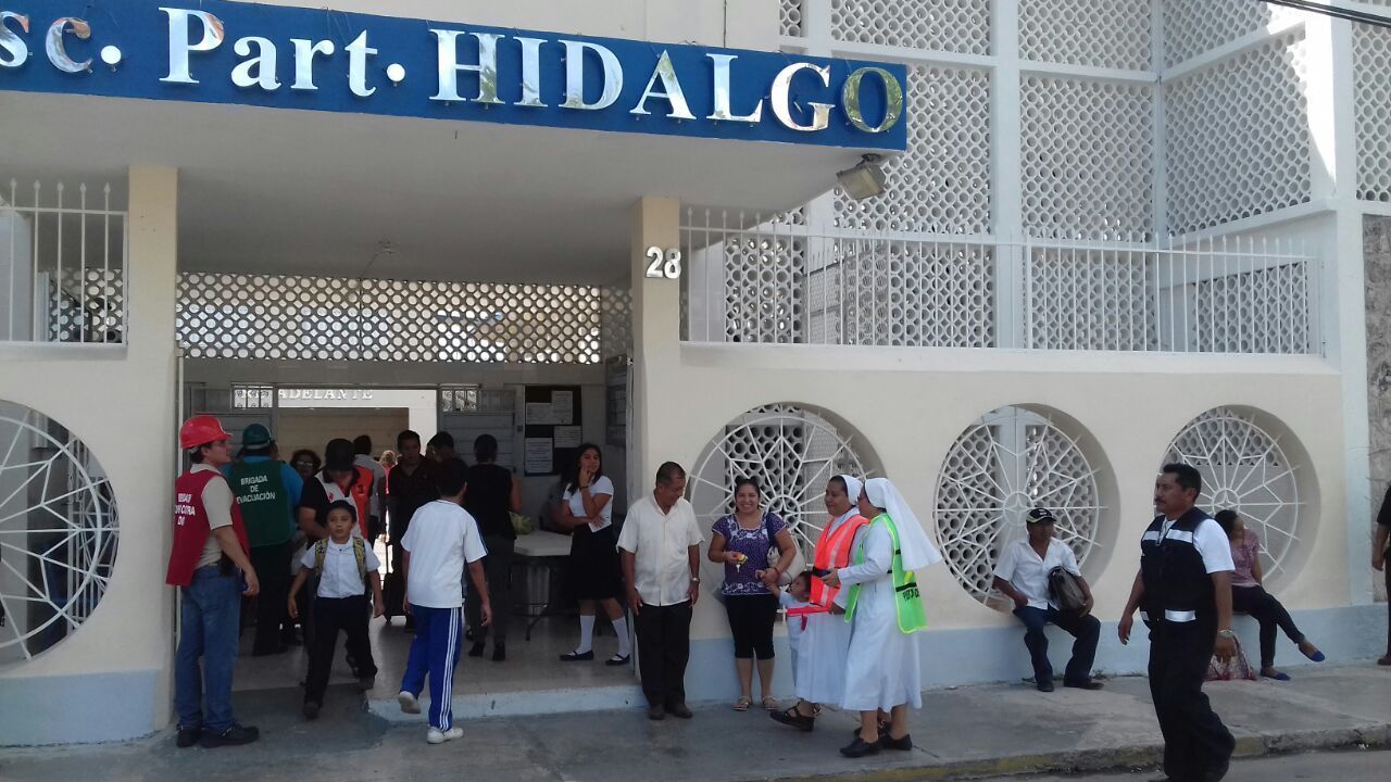 Evacuan Colegio Hidalgo por fuga de gas