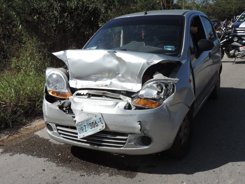 Descuidado conductor provoca accidente en la Capital de la Cultura Maya