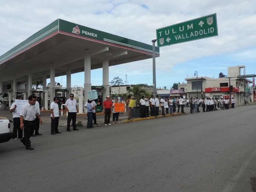 Taxistas ‘clausuran’ gasolinera de Carrillo Puerto