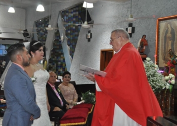 Celebran su boda religiosa y civil Andrea Y Eric
