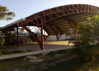 Entregan domo a la primaria Benito Juárez en pésimas condiciones