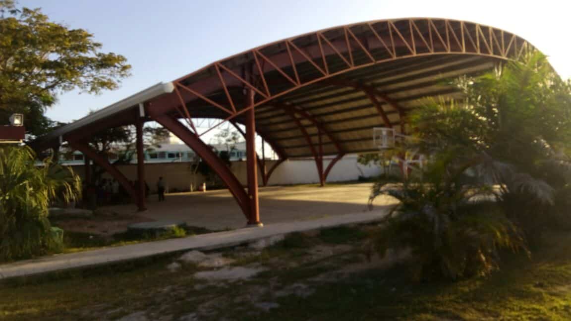 Entregan domo a la primaria Benito Juárez en pésimas condiciones