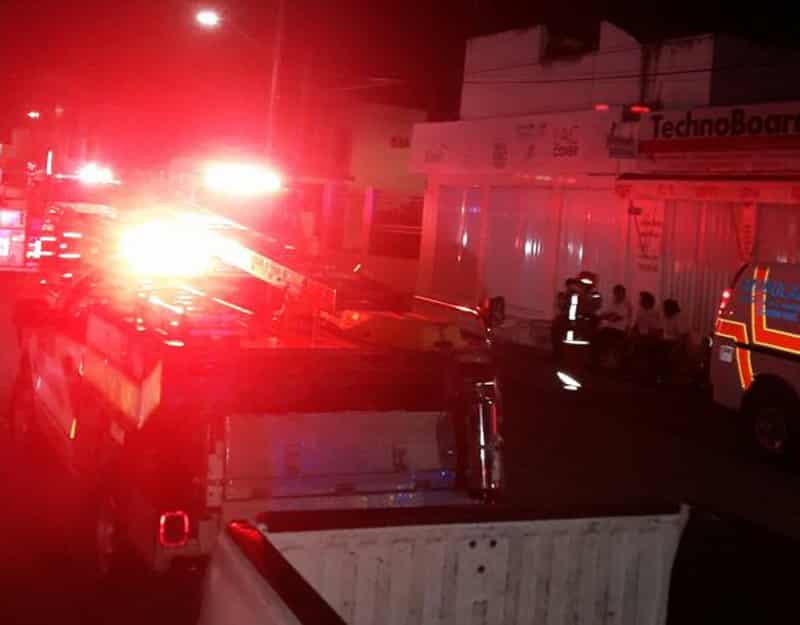10 toneladas de productos calcinados dejó incendio en Super Aki Chetumal