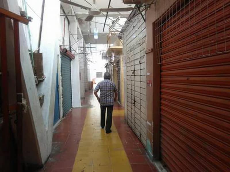 Locatarios de los mercados de Chetumal bajan cortinas ante amenaza de saqueos