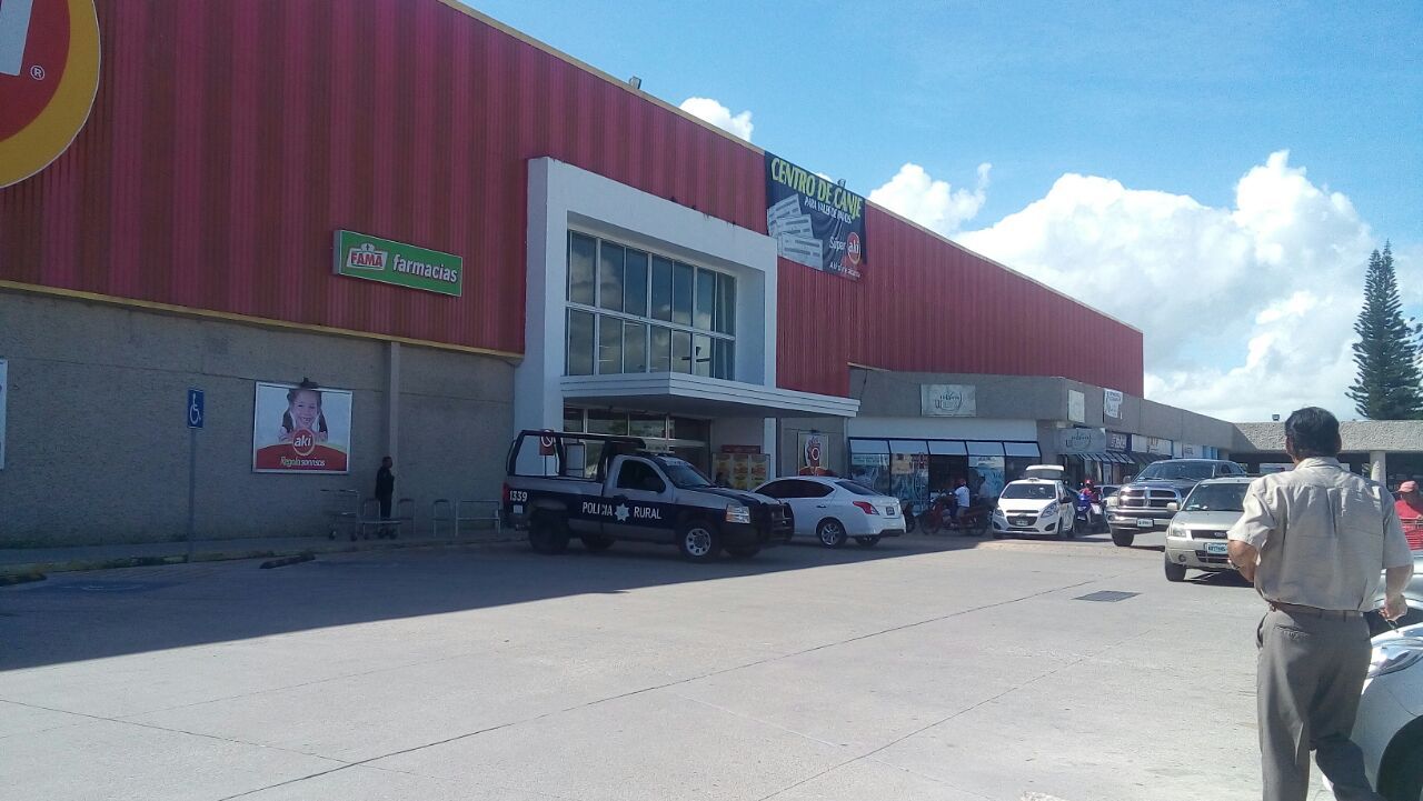 Blindan centros comerciales de Chetumal ante amenaza de saqueos