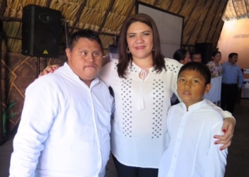 El México de los siguientes años se está forjando en las aulas: Rosa Adriana