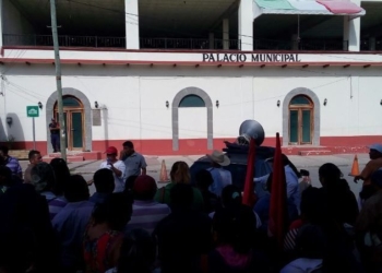 Antorchistas se manifiestan en Bacalar
