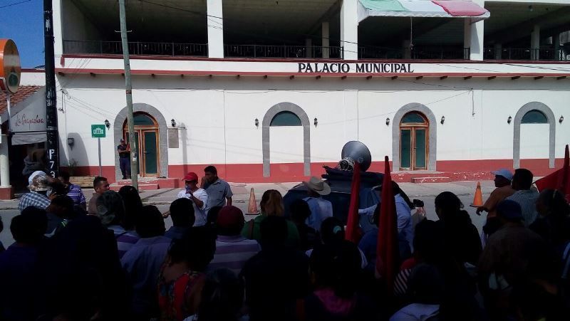 Antorchistas se manifiestan en Bacalar