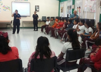 Policía municipal preventiva continúa brindando orientación a alumnos de secundaria