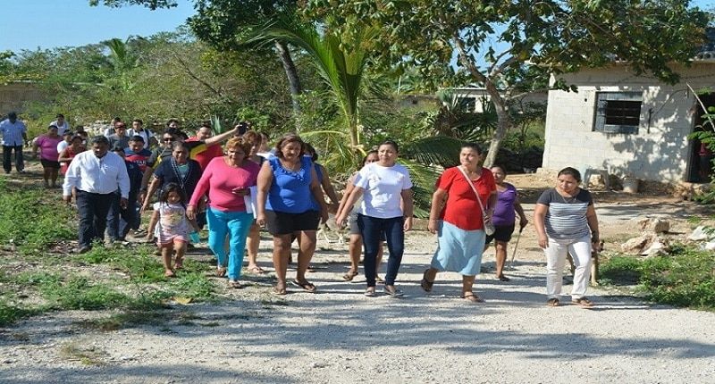 Encabeza Paoly Perera jornada de limpieza en la colonia Lázaro Cárdenas de FCP