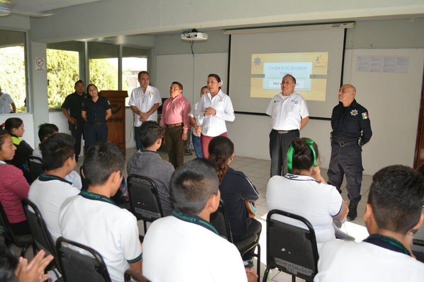 Pone en marcha Paoly Perera talleres para prevenir y combatir el suicidio