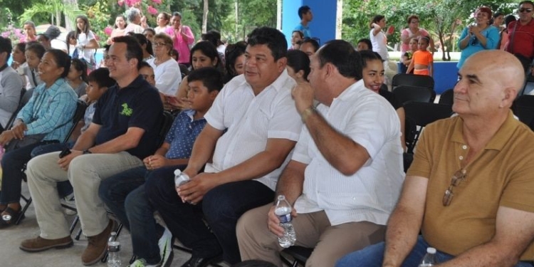 El presidente Municipal de Othón P. Blanco Luis Torres Llanes participo en los festejos del 37 aniversario del Zoológico Payo Obispo de Chetumal.