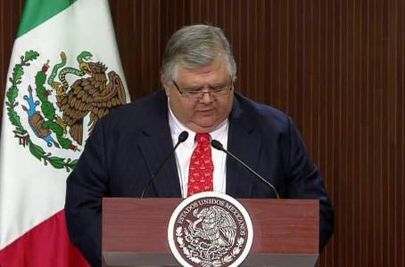 Ponen en circulación billete y moneda del Centenario de la Constitución