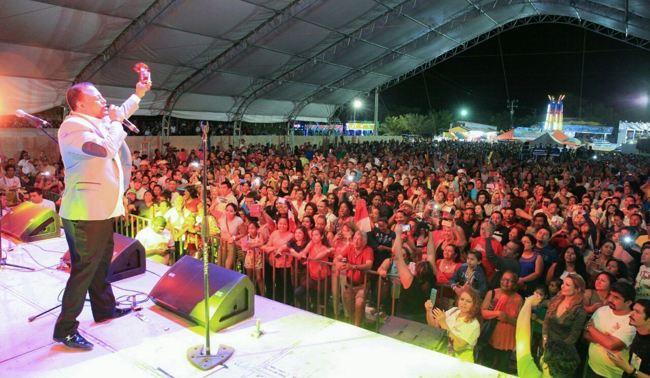Memorable concierto de Wilfrido Vargas en carnaval de Puerto Morelos