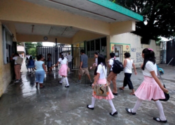 Insisten en reforzar vigilancia en estudiantes dentro de las escuelas