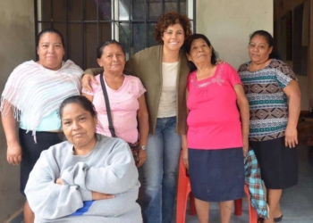 Leslie Hendricks, fortalece gestión social a través de recorridos por colonias de Cancún
