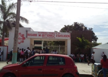 Reina la anarquía en la Secundaria Técnica 27 de Chetumal, conflicto en puerta
