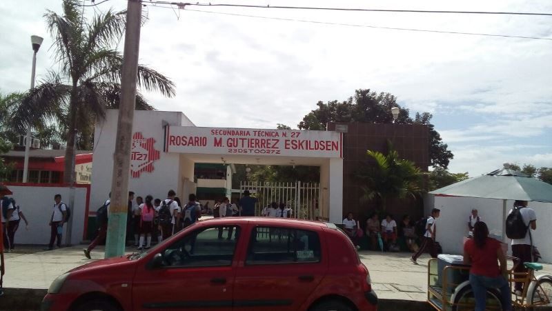 Reina la anarquía en la Secundaria Técnica 27 de Chetumal, conflicto en puerta
