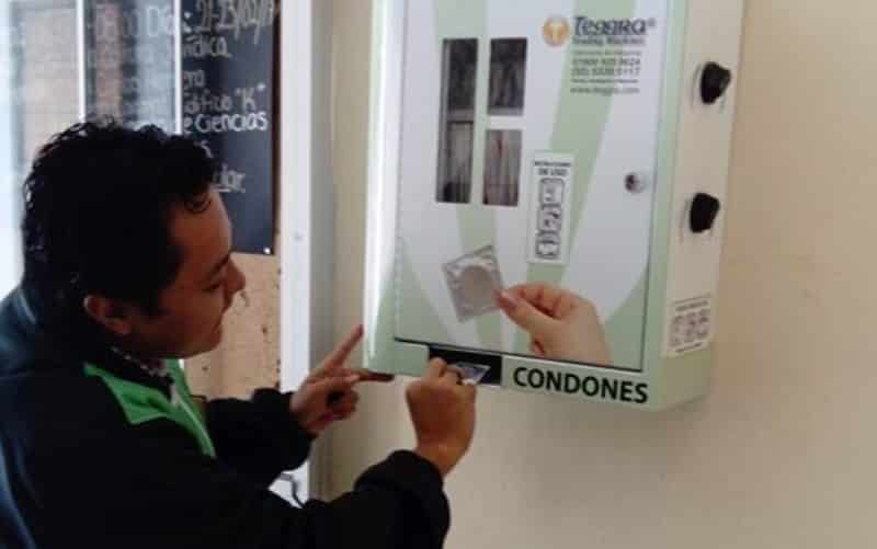 Condones gratis para evitar enfermedades y embarazos no deseados entre universitarios